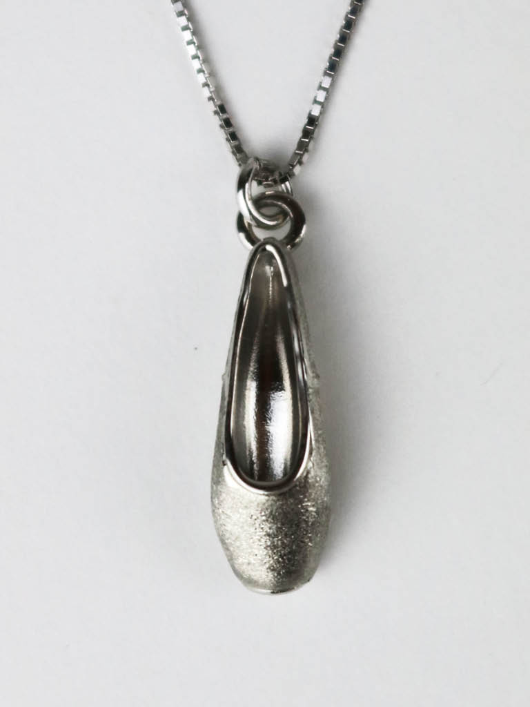 En Pointe Necklace